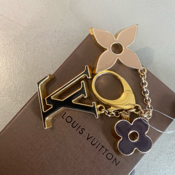 Louis Vuitton Fleur de Monogram Dore Bag Charm - Picture 3 of 3